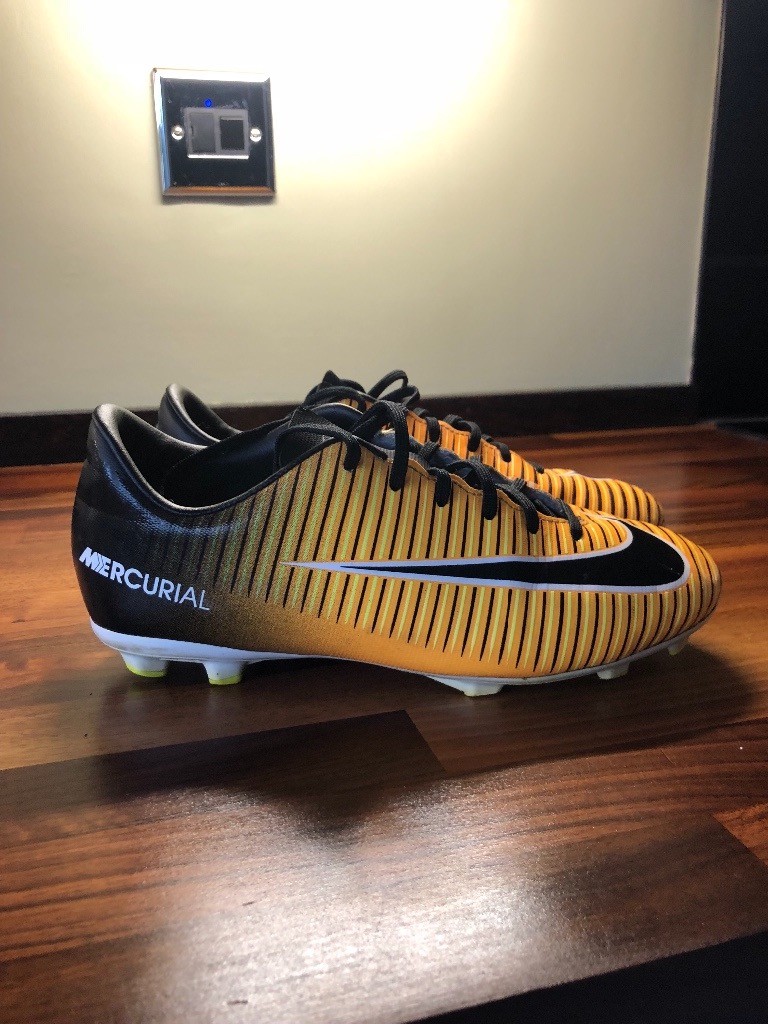 kids football boots size 4